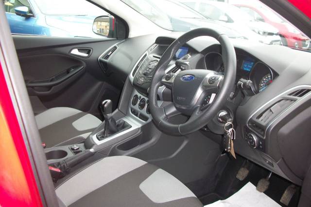 2012 Ford Focus 1.6 ZETEC 125