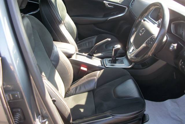 2017 Volvo V40 V40 2.0 R-DESIGN NAV + T2