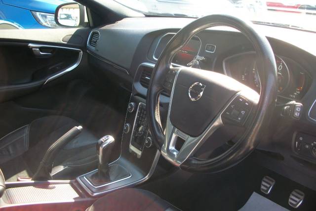 2017 Volvo V40 V40 2.0 R-DESIGN NAV + T2