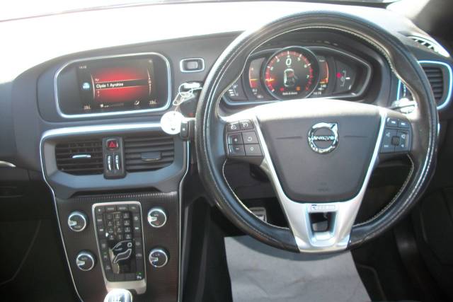 2017 Volvo V40 V40 2.0 R-DESIGN NAV + T2