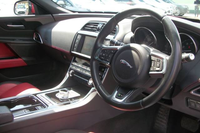 2015 Jaguar XE 2.0 R-SPORT AUTO