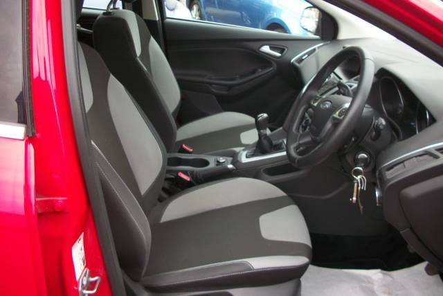 2012 Ford Focus 1.6 ZETEC 125